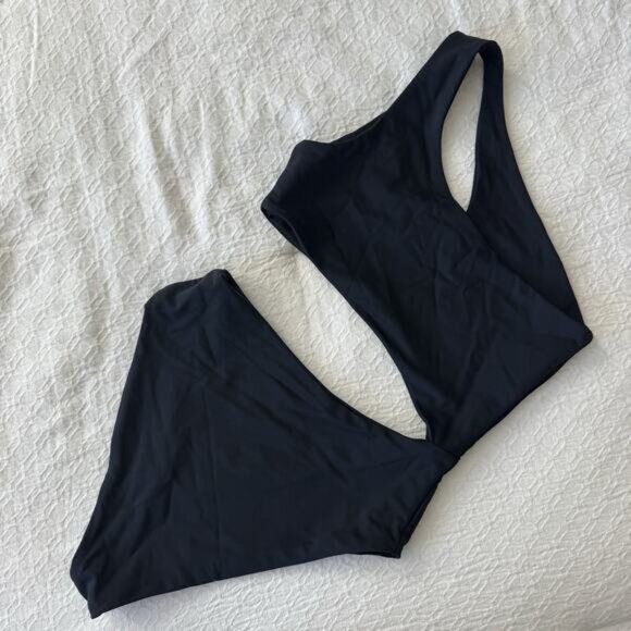 Lulu’s Black One Piece Bathing Suit Woman’s Sz S Cut Outs One Shoulder SW1094 - Picture 3 of 6